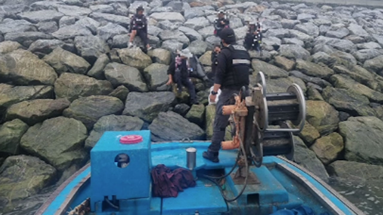 추석 연휴 맞아 낚시하다 고립‥충남 간월도서 5명 구조