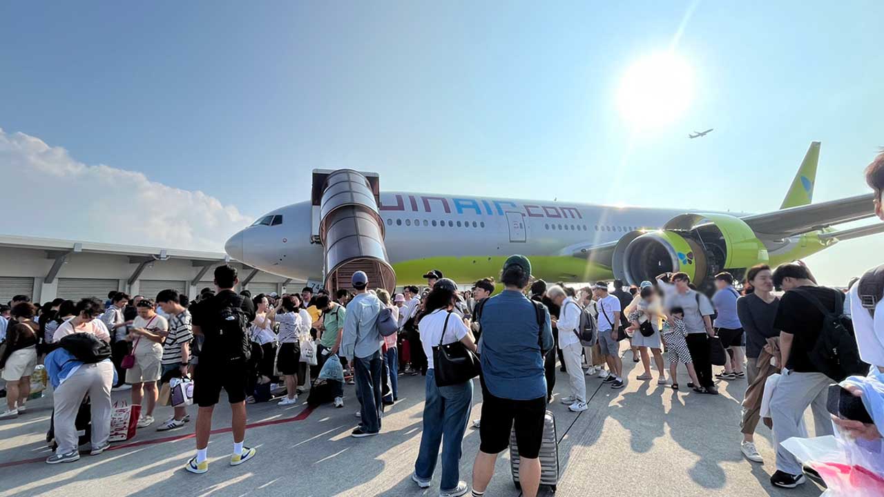 오키나와발 진에어 여객기, 기체 결함으로 회항‥12시간 지연