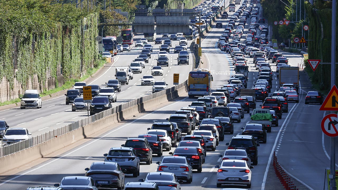 추석 연휴 마지막 날 귀경길 정체 시작‥부산→서울 6시간 40분