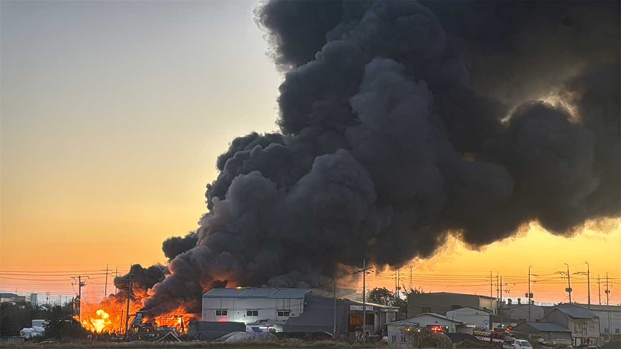 경기 김포 양촌읍 재생비닐 공장서 불‥한 시간 만에 큰불 꺼져