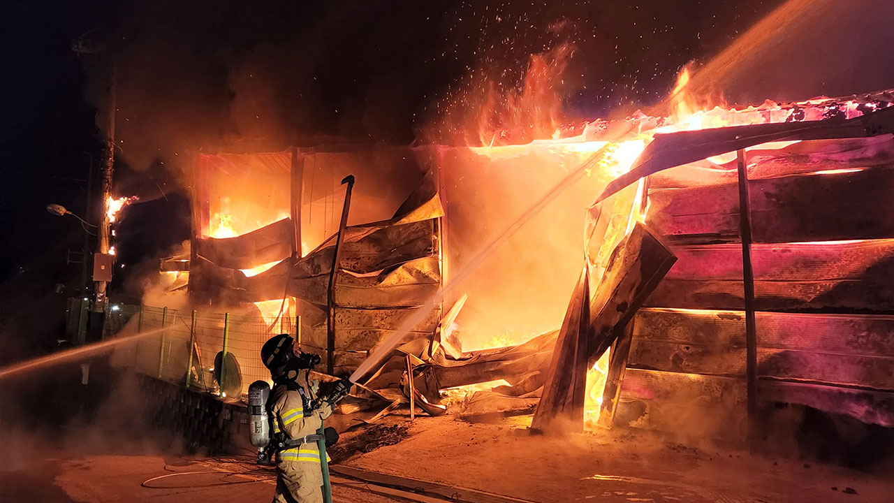 경기 양주 싱크대 공장서 화재‥다친 사람 없어