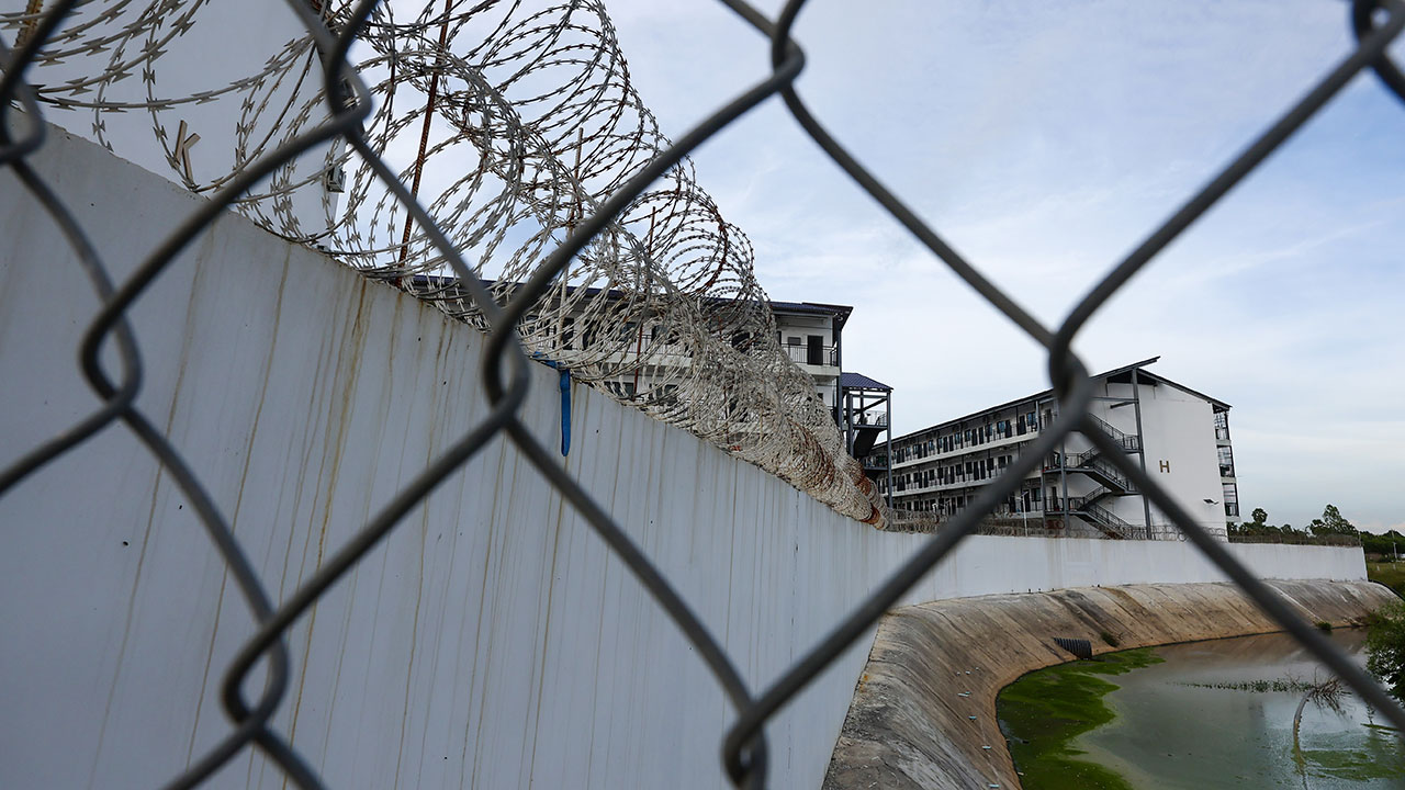 경찰 "프린스·후이원 내사 착수‥고액 알바 구인광고 삭제 요청"