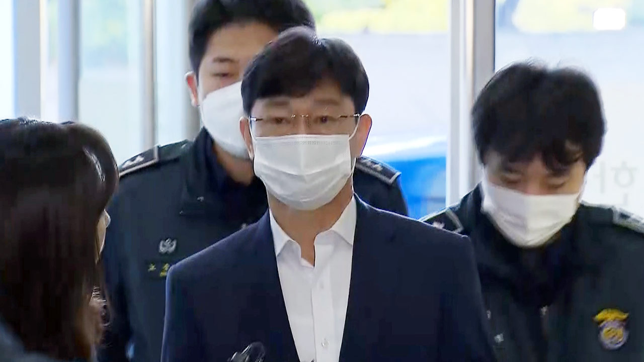 임성근, 조사 거부하다 특검 구인 시도에 자진 출석