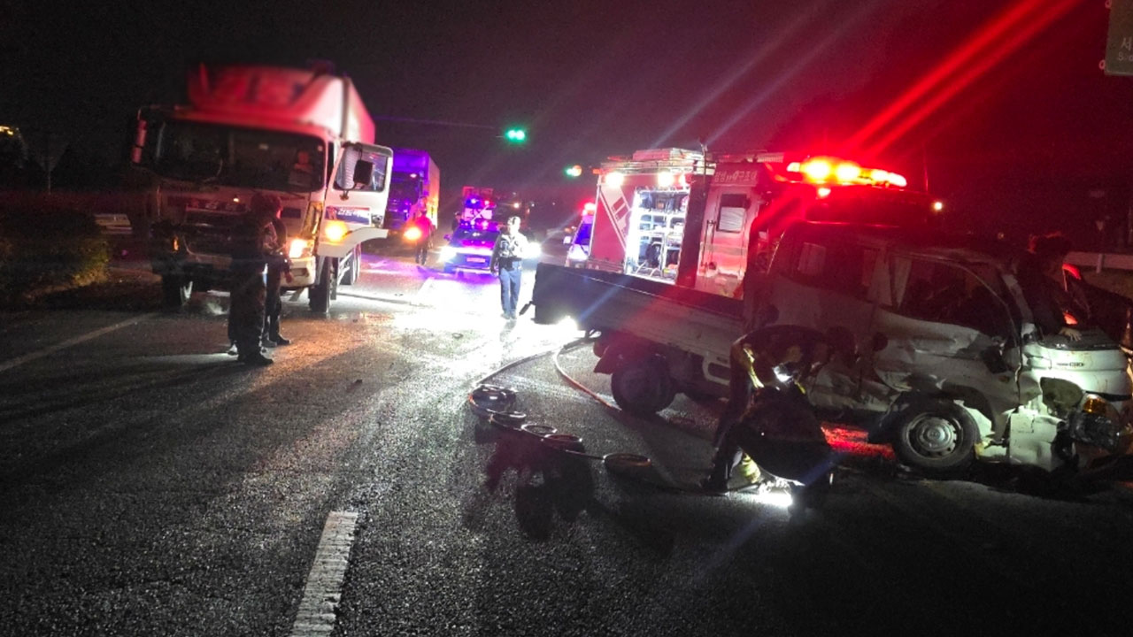 전남 장성군서 화물차 추돌사고‥1명 사망·1명 부상