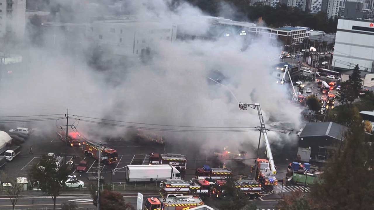 경기 오산 식자재 마트서 불‥50여 명 대피