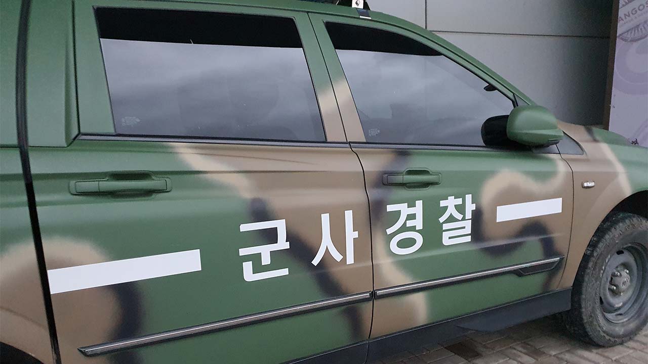 사우나에서 다투다 출동한 경찰관 폭행‥현역 군인 수사