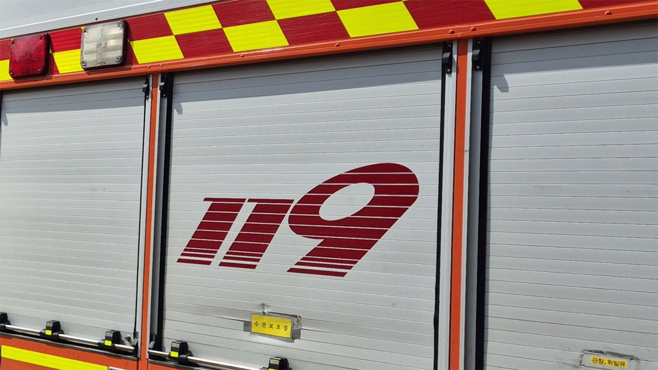 "휴대폰 왜 안 사줘" 이불에 불붙인 여중생‥광주 아파트 화재 70여 명 대피