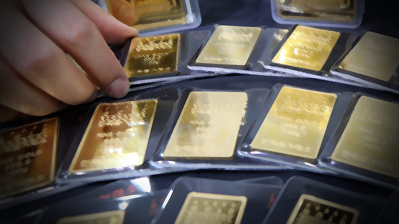 길거리에서 금괴 들고 달아난 대학생‥"빨리 뛰면 안 잡힐 줄"