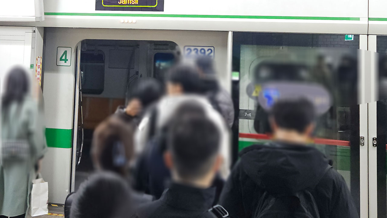 서울 지하철 2호선 잠실역에서 열차 고장‥승객 모두 하차