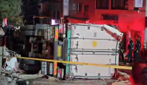 서울 금천구서 4.5톤 탑차 전도‥50대 운전자 사망