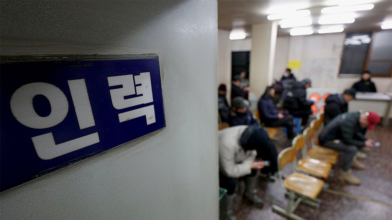 직장인 3명 중 1명, "'노란봉투법'이 하청노동자에 도움된다 생각"