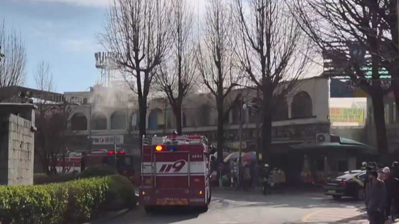 전주 완산 상가 건물서 불‥다친 사람 없어