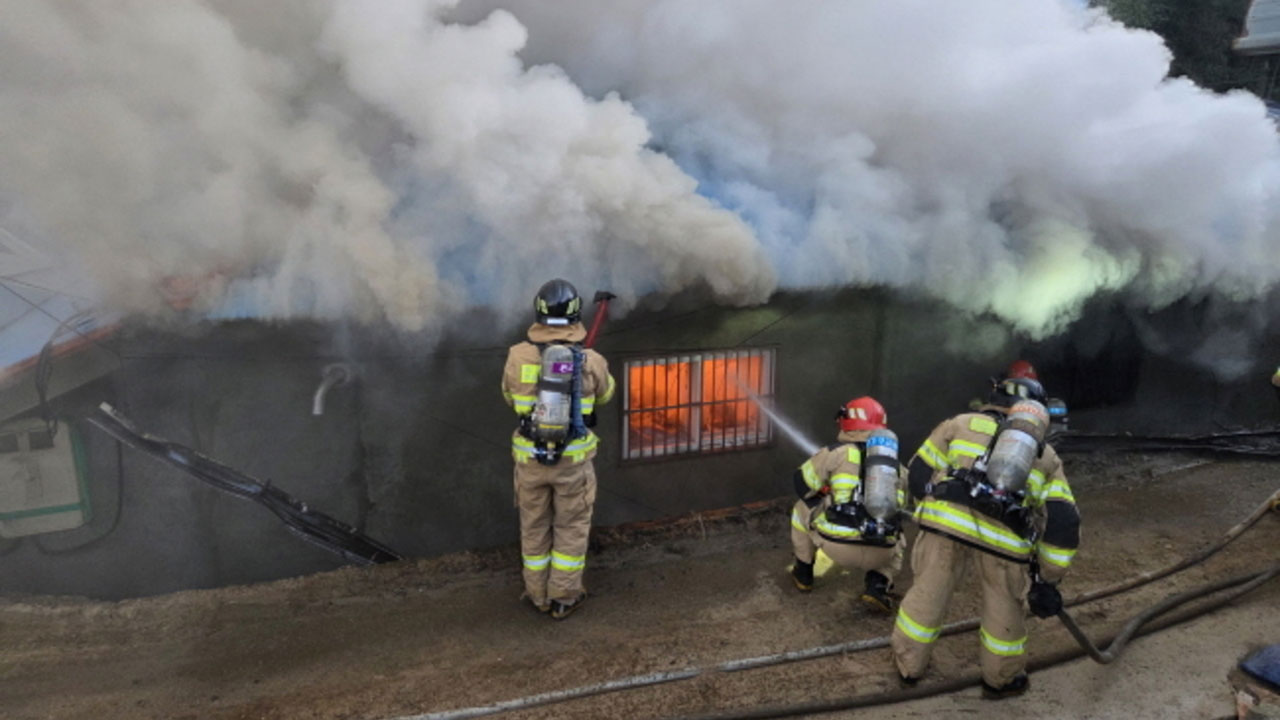 충남 서천서 단독주택에 불‥다친 사람 없어