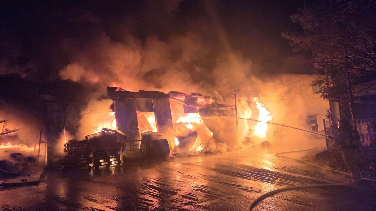 경기 파주 슬리퍼 공장서 불‥다친 사람 없어