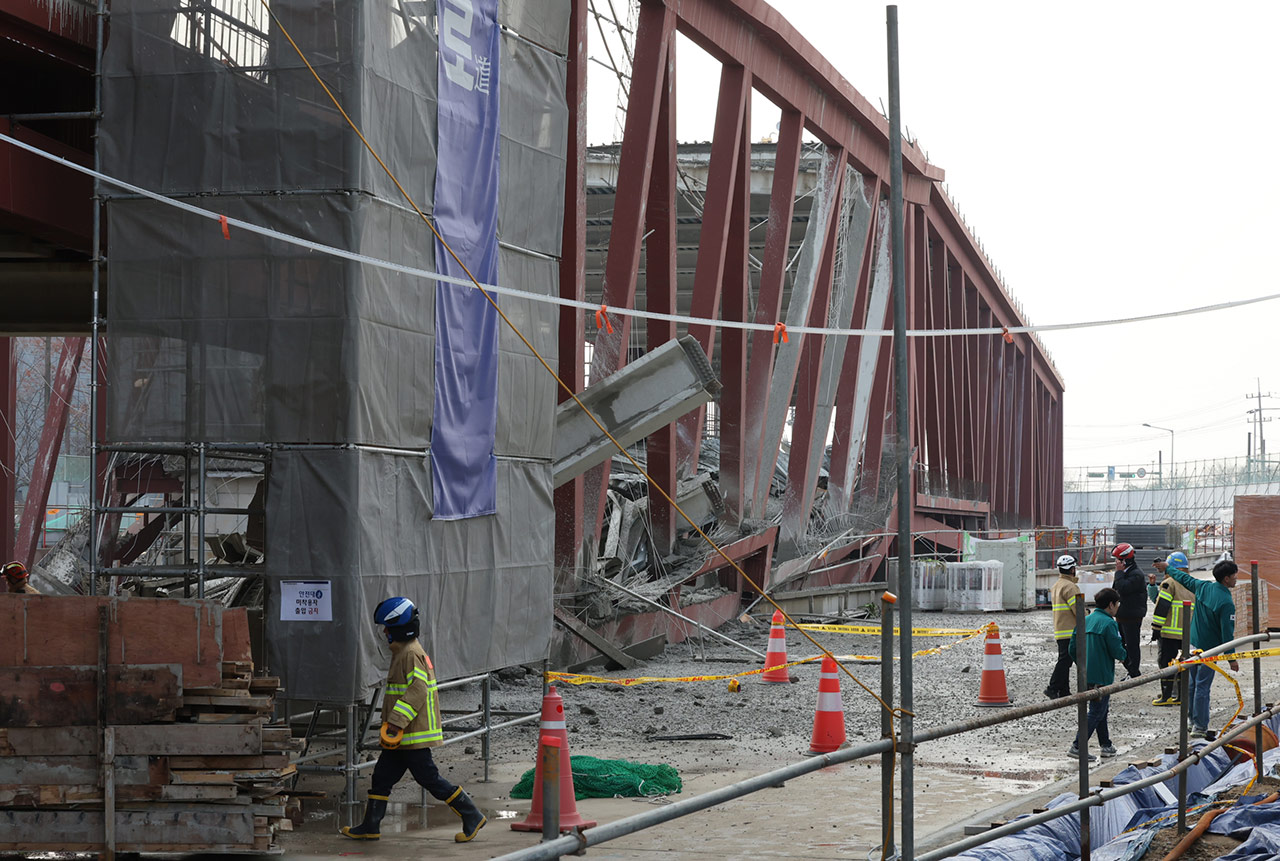 광주 도서관 공사 중 구조물 붕괴‥4명 매몰 추정 