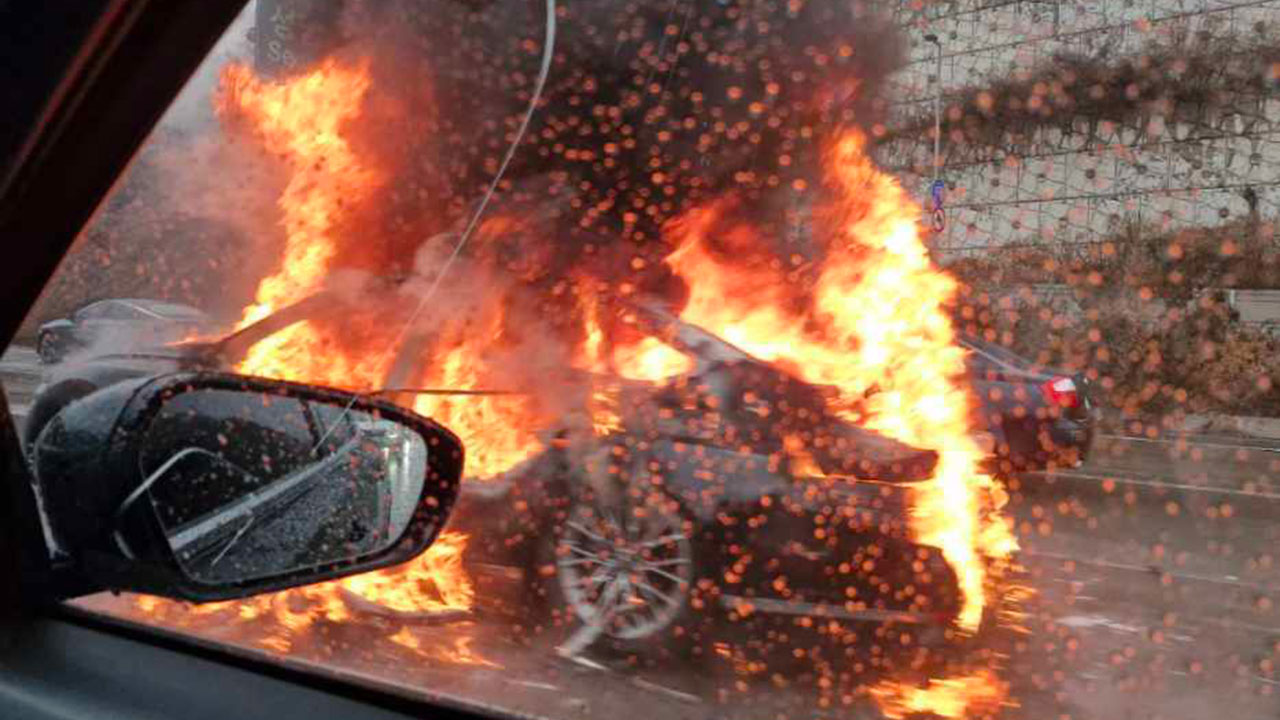 경기 광주시 성남이천로 광남IC 부근서 차량 화재‥20분 만에 초진