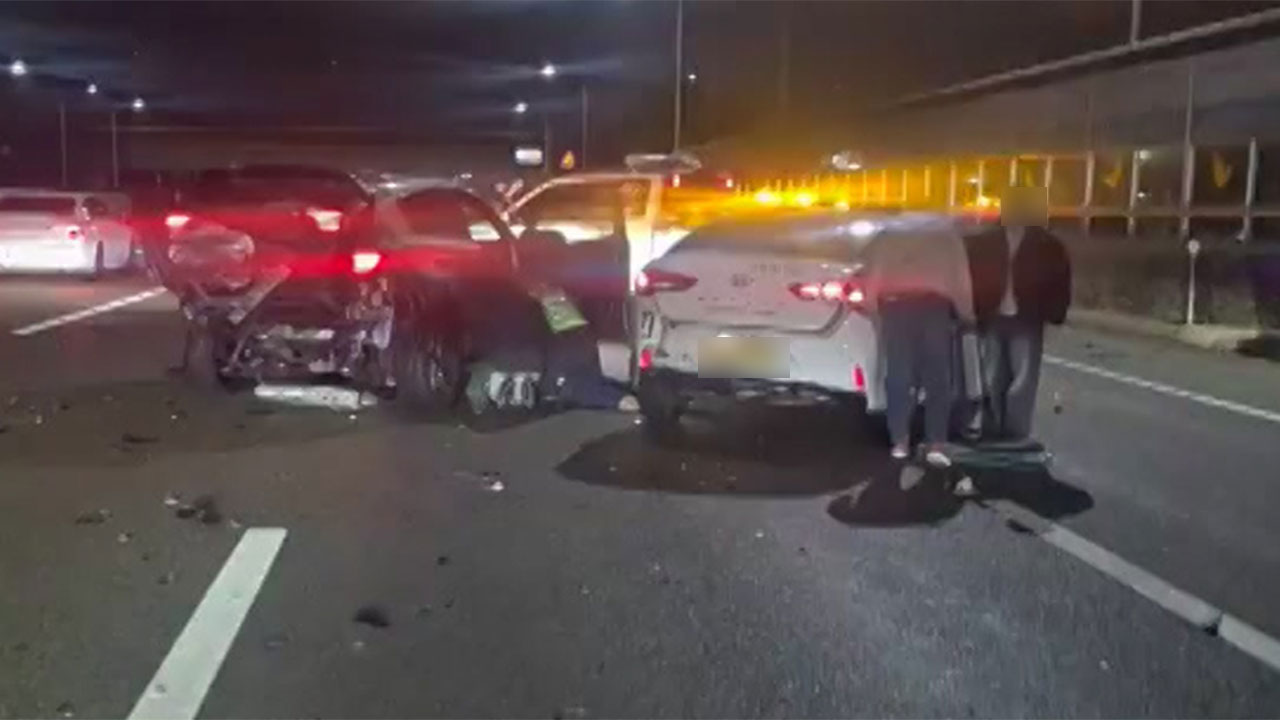 인천공항고속도로서 졸음운전 연쇄 추돌 사고로 2명 심정지