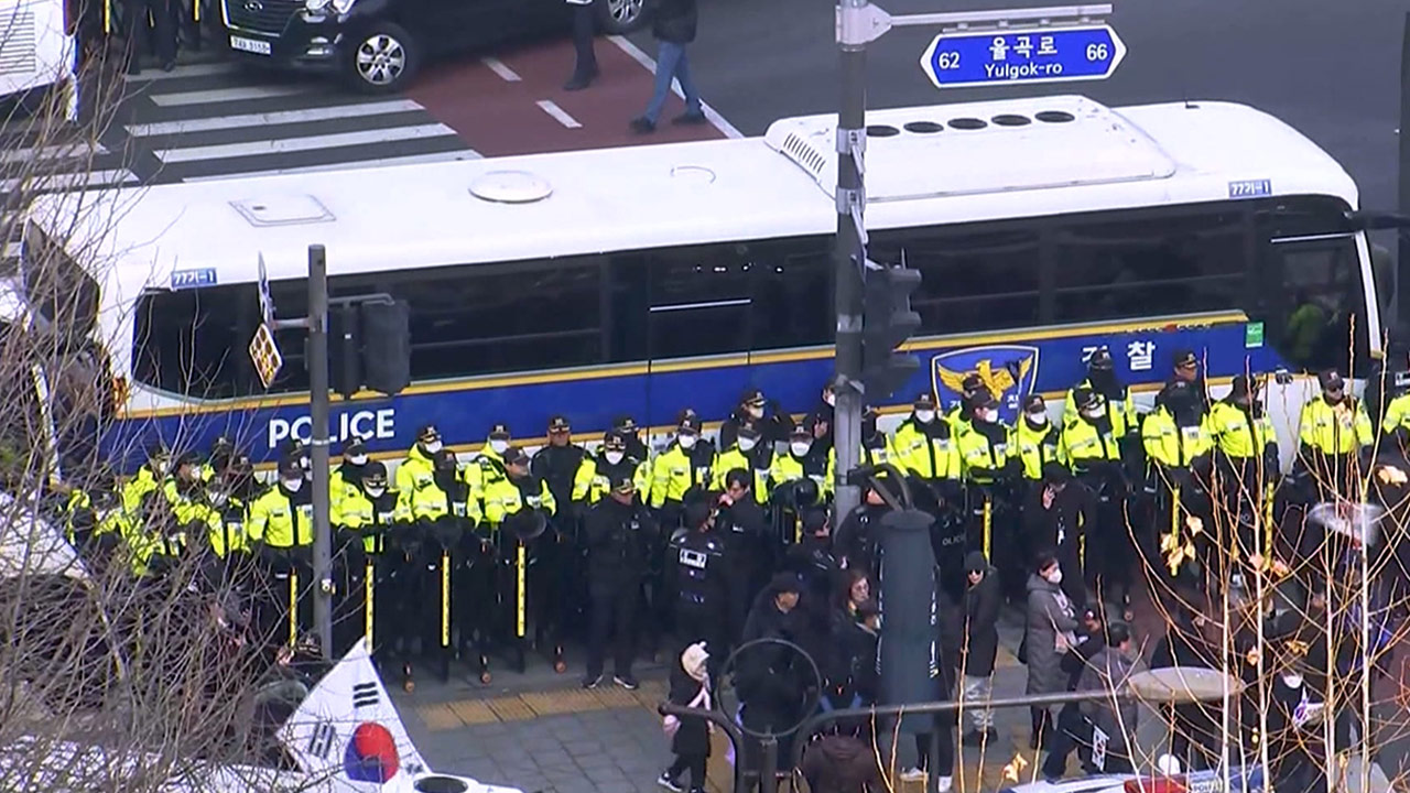 집회·시위 경찰 등 2천 명 감축‥"수사 인력 늘린다"