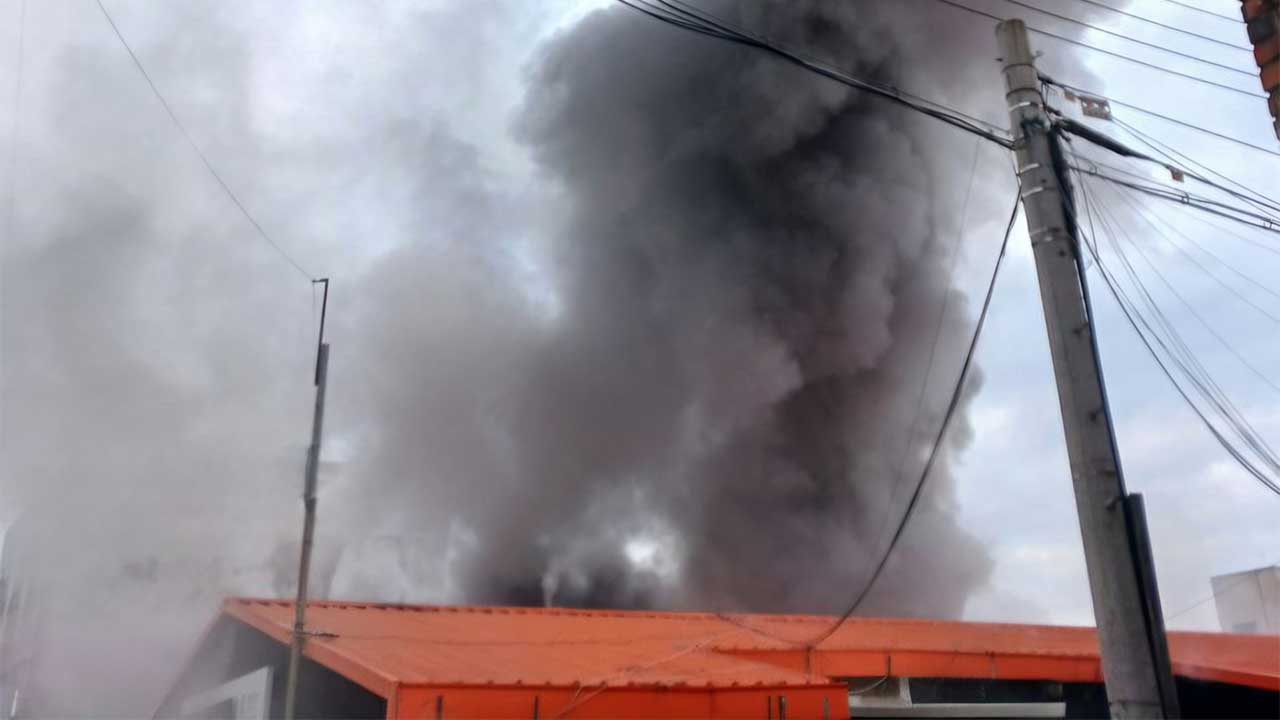 경기 여주시 인테리어 업체에서 불‥1시간 만에 완진