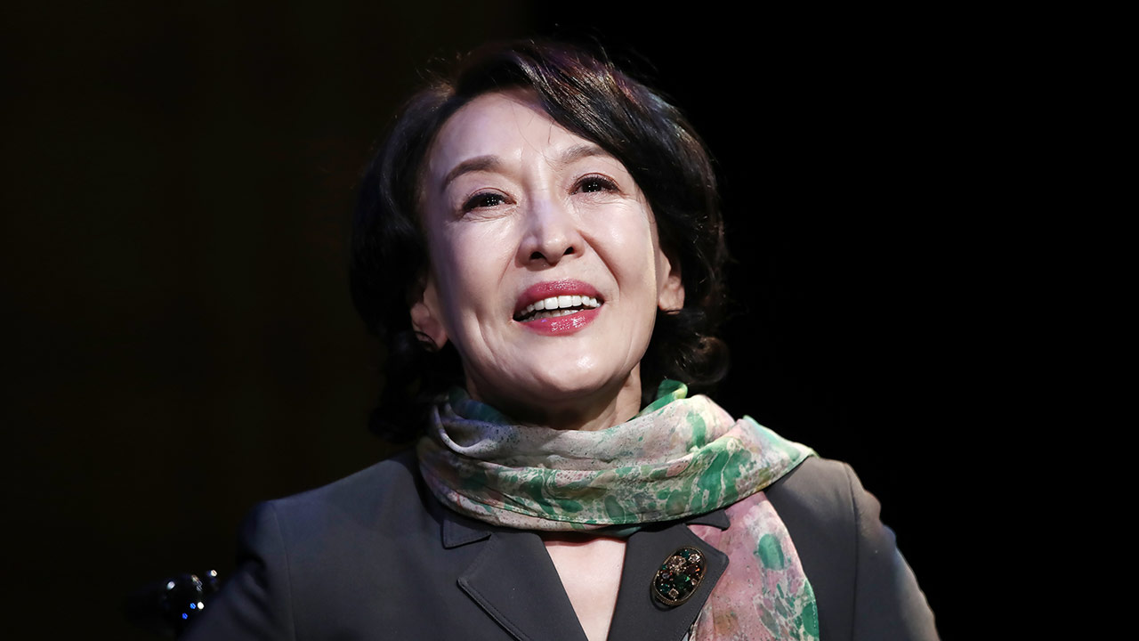 '1세대 연극 스타' 배우 윤석화 별세