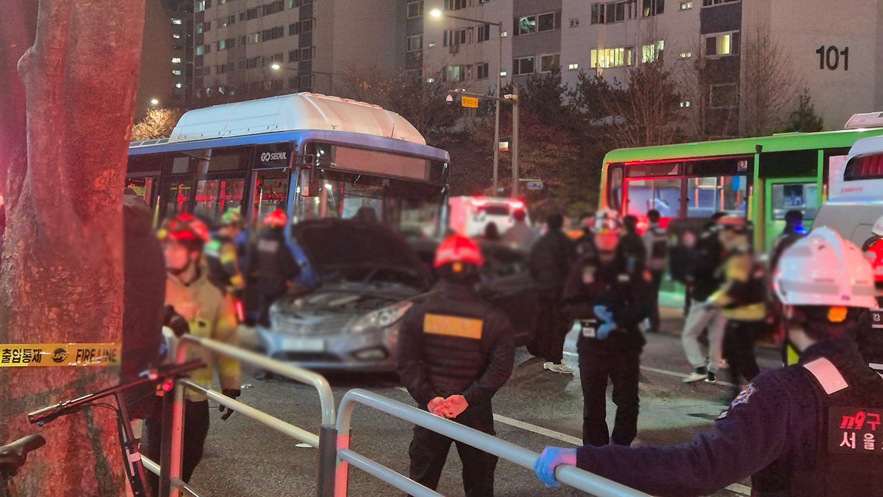 서울 강남구청역 인근 10중 추돌 사고‥3명 병원 이송
