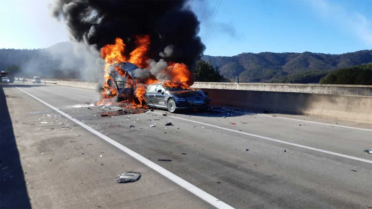 서해안고속도로 몽탄2터널 인근 7중 추돌‥차량 화재
