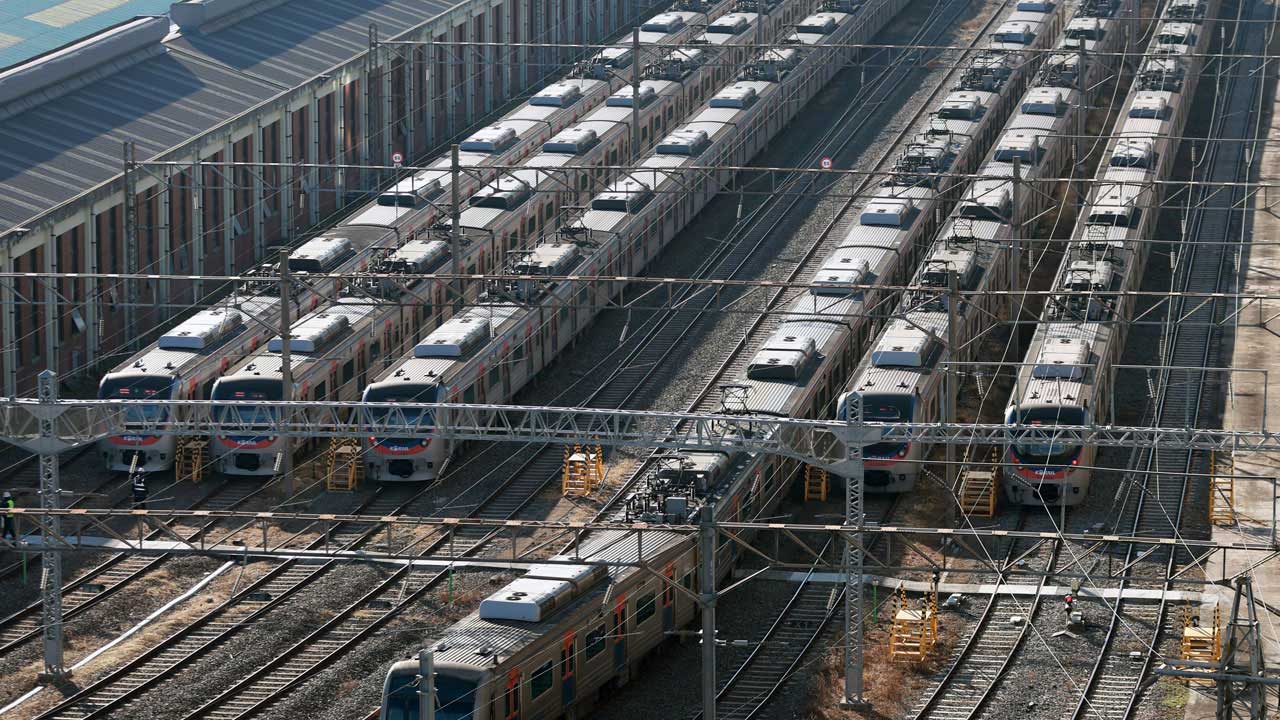 코레일 "철도 파업 유보‥오늘 모든 열차 정상 운행"