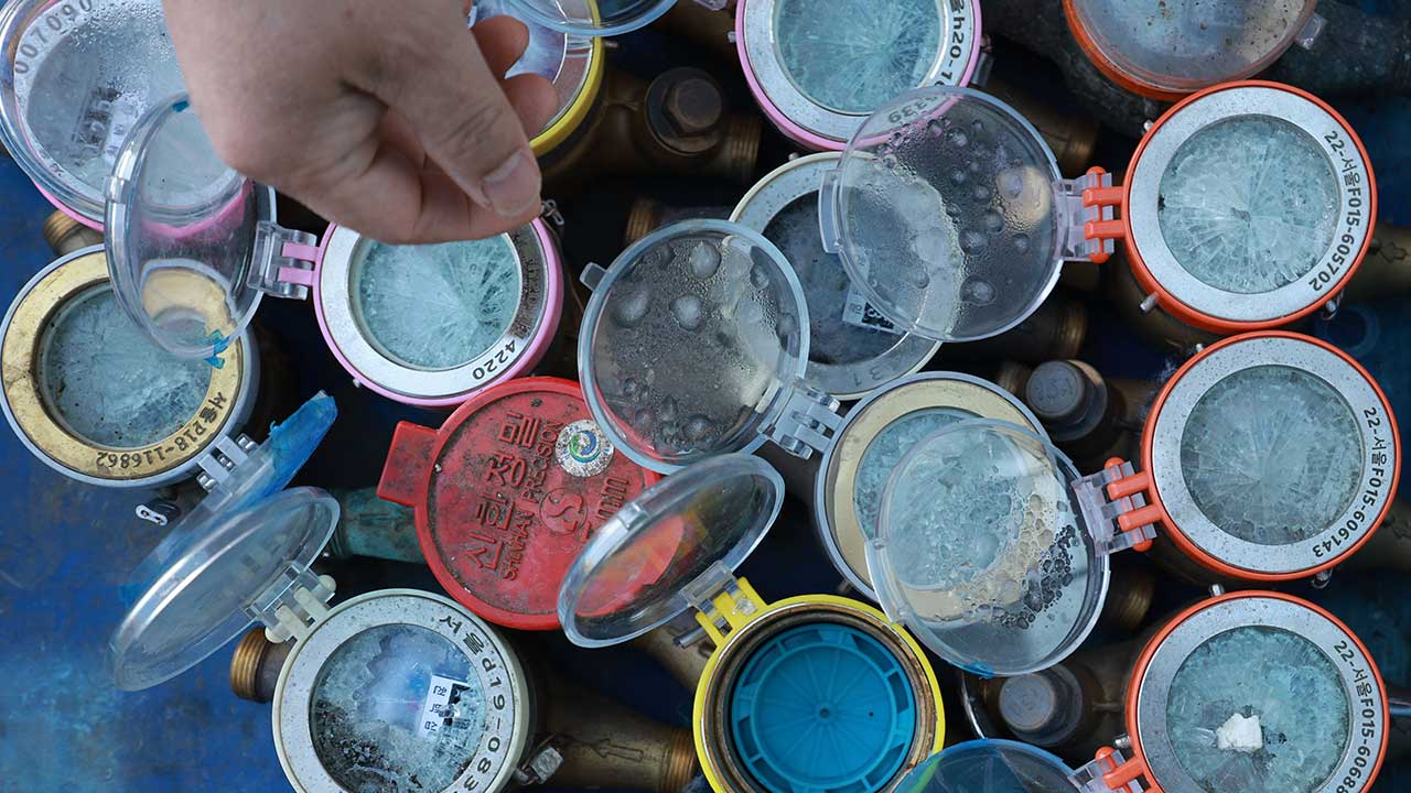 한파에 밤사이 서울 수도계량기 31건 동파‥한파주의보는 해제