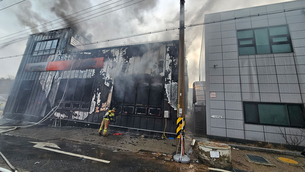 경기 남양주시 오토바이 수리업체서 불‥다친 사람 없어