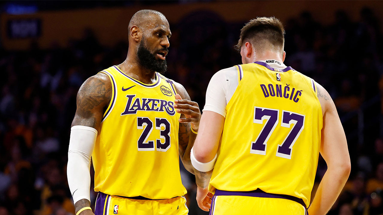 'NBA 파격 트레이드' 돈치치, 레이커스 데뷔전서 '압승 견인'