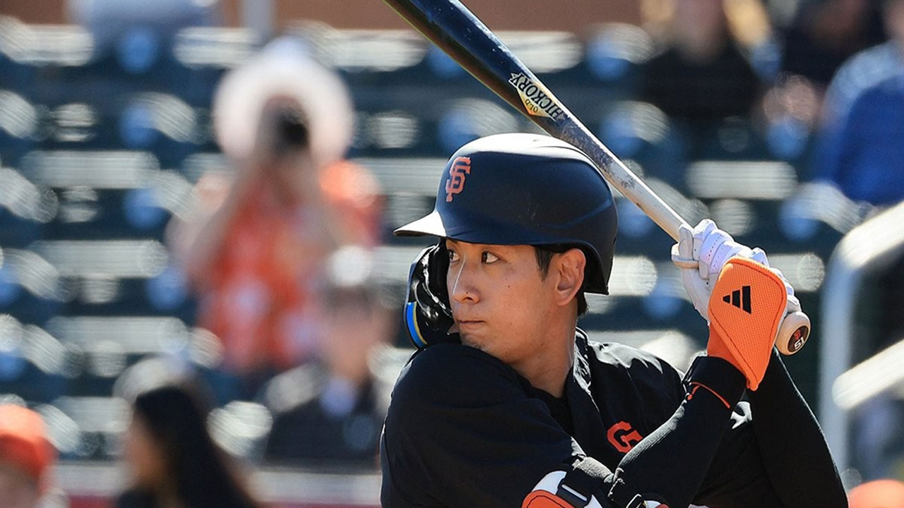 '부상 복귀' 이정후, 시범경기 첫 타석에서 안타‥3타수 1안타