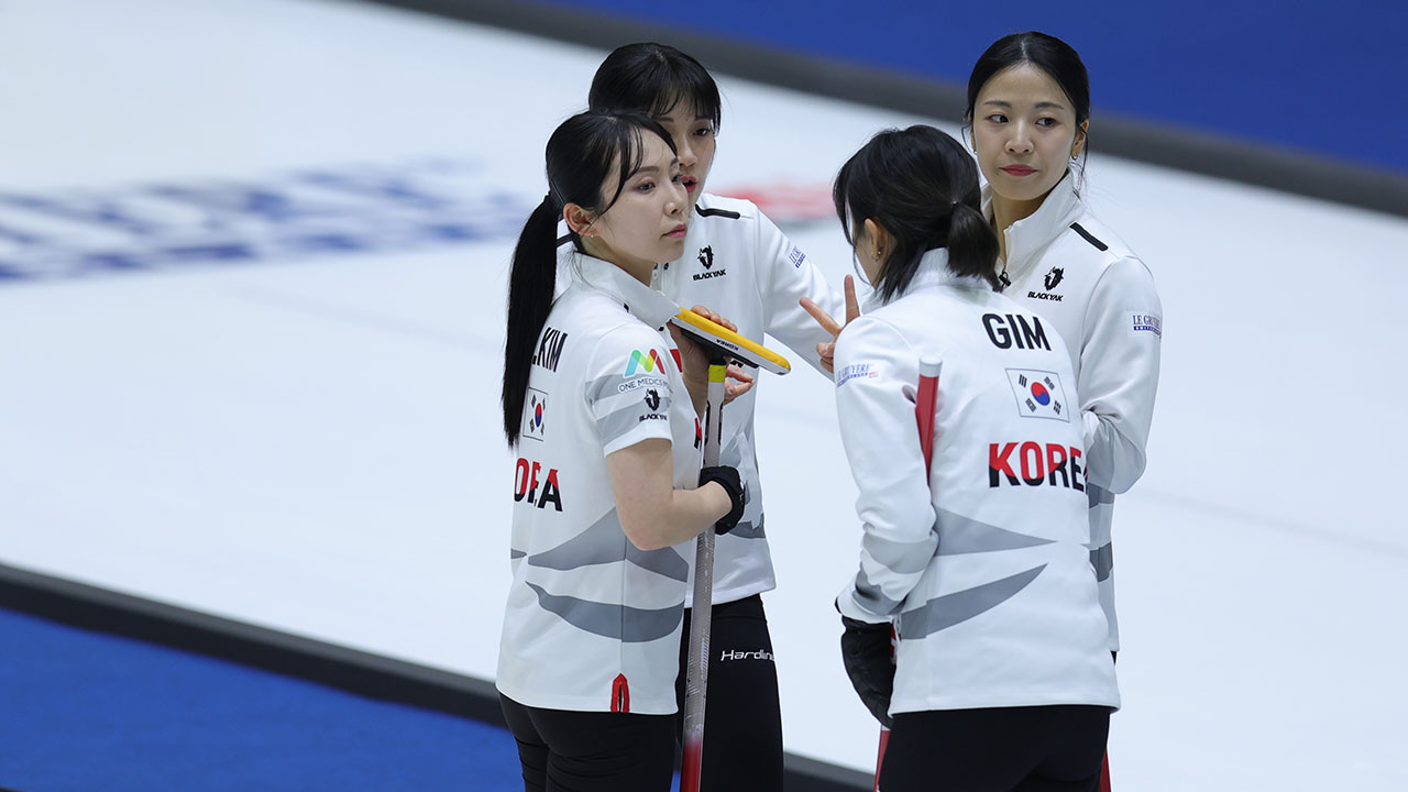 여자 컬링 대표팀, 세계선수권 첫 경기 한일전서 연장 접전 끝 승리