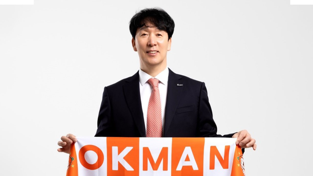 프로배구 OK저축은행, 새 사령탑으로 신영철 감독 선임