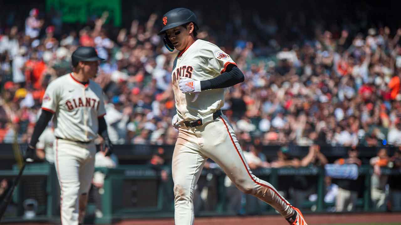 '2루타 1위' 이정후, 리그 홈런 선두와 장타율 동률