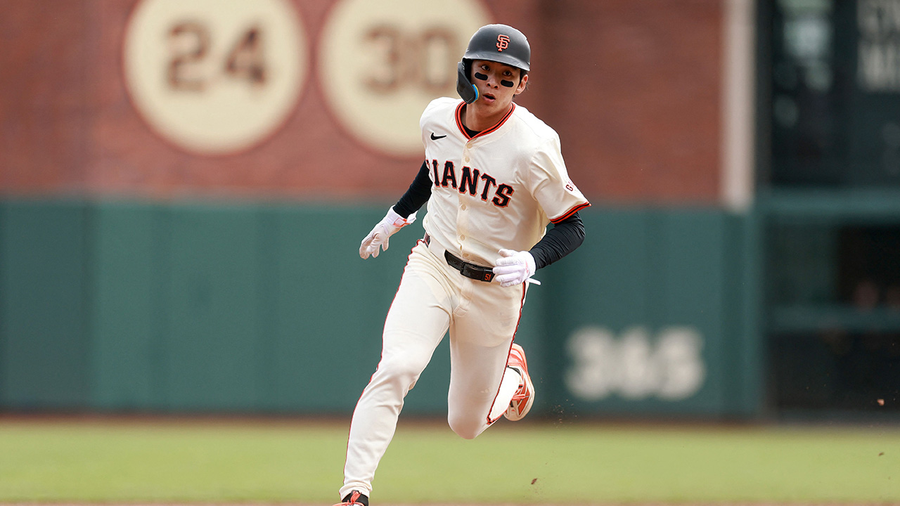 '스윙 판정 논란' 이정후, "손 맞았다면 뒹굴고 있었겠죠"