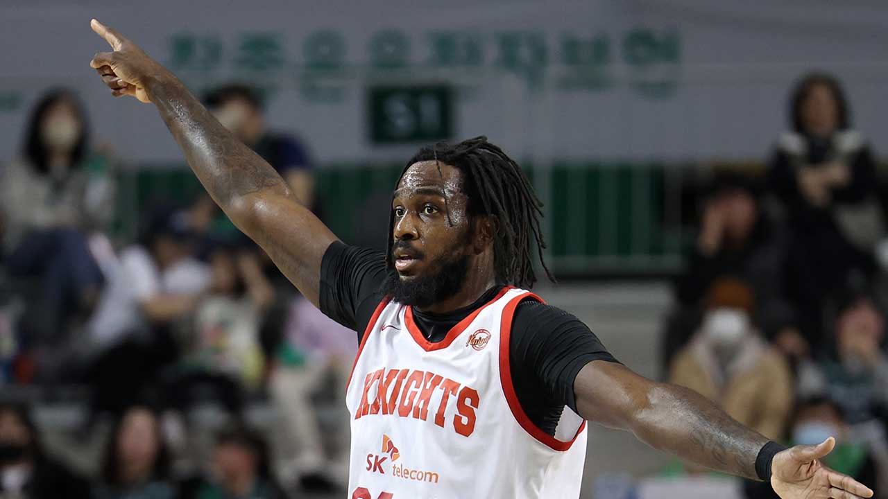 프로농구 워니, SK와 재계약 체결‥은퇴 의사 번복