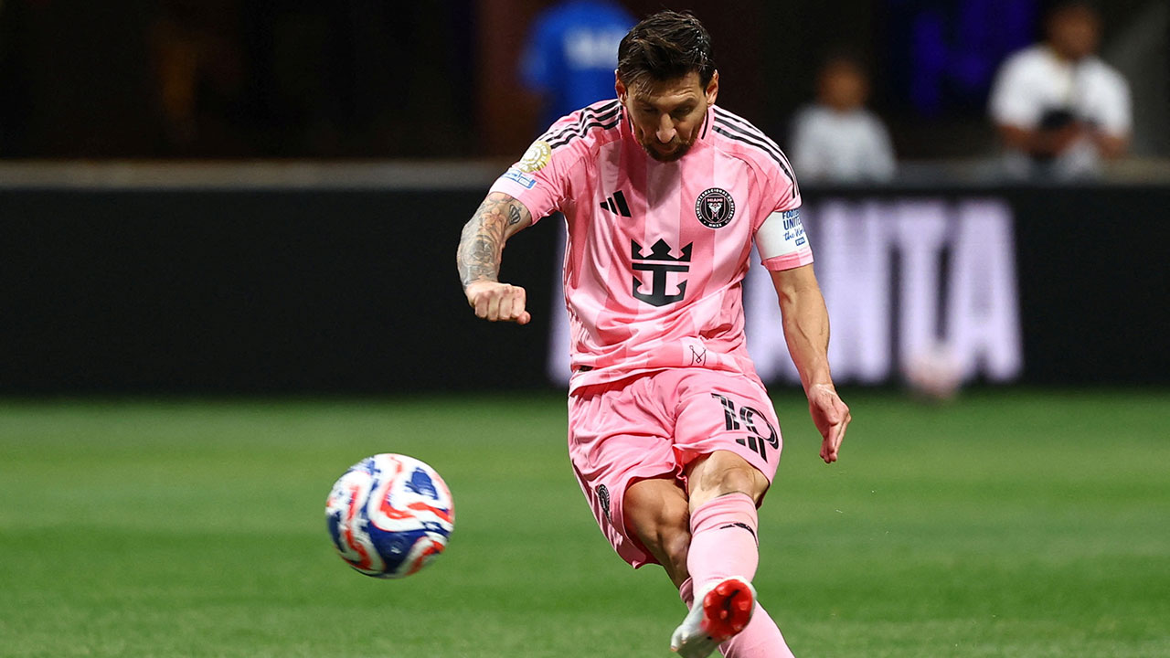 '메시 프리킥 골' 마이애미, 클럽월드컵서 포르투에 2-1 역전승