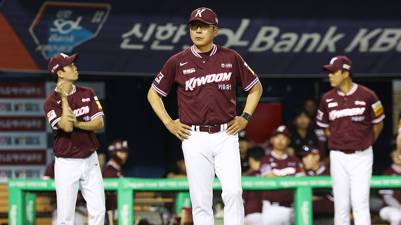 '리그 최하위' 키움 홍원기 감독, 전격 경질