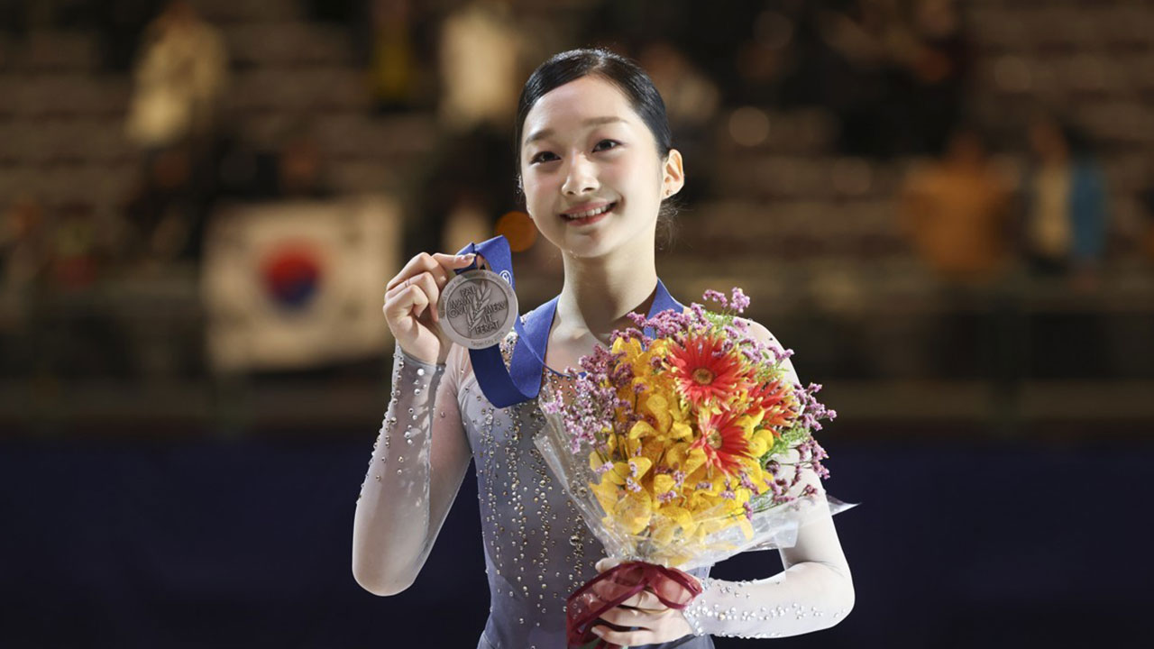 17세 라이브 바카라사이트, 피겨 시니어 데뷔전 동메달 획득