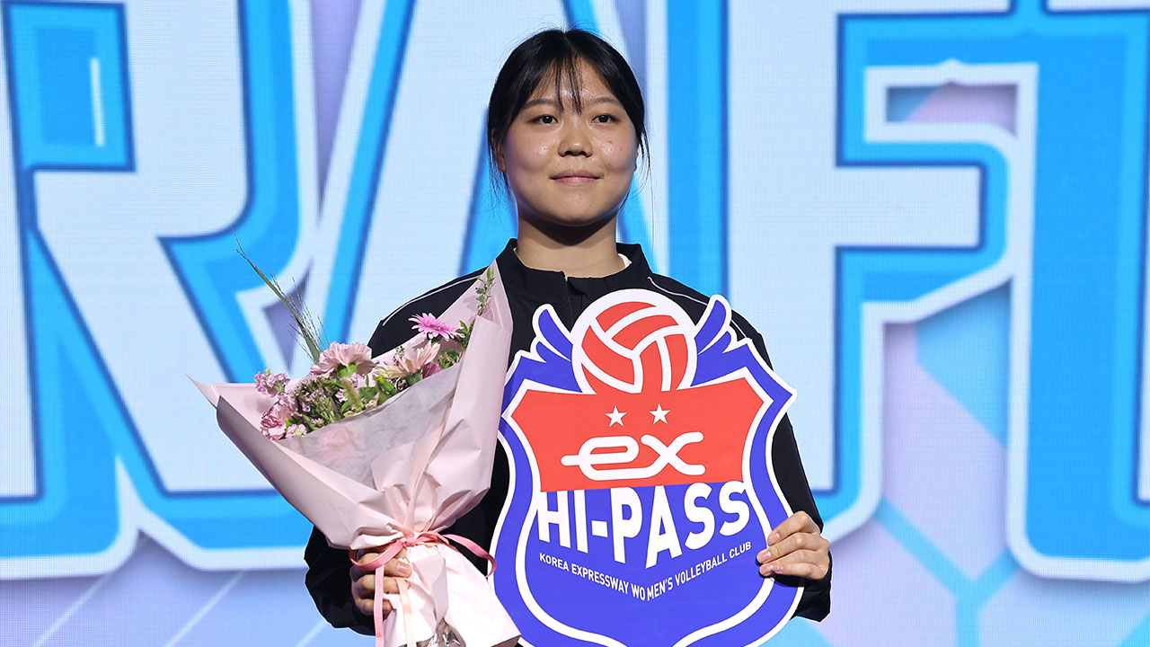 중앙여고 이지윤, 여자배구 신인 드래프트 전체 1순위로 한국도로공사행