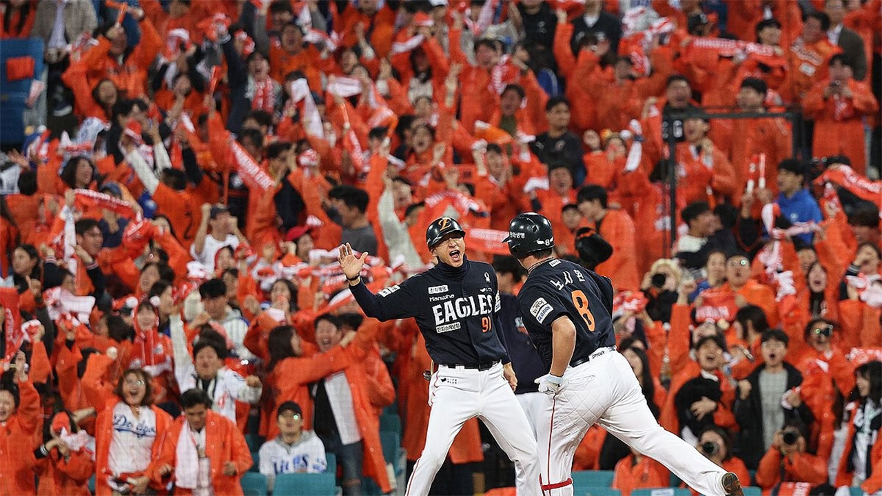 '노시환 투런포·문동주 4이닝 무실점' 한화, 삼성 꺾고 한국시리즈까지 '1승'