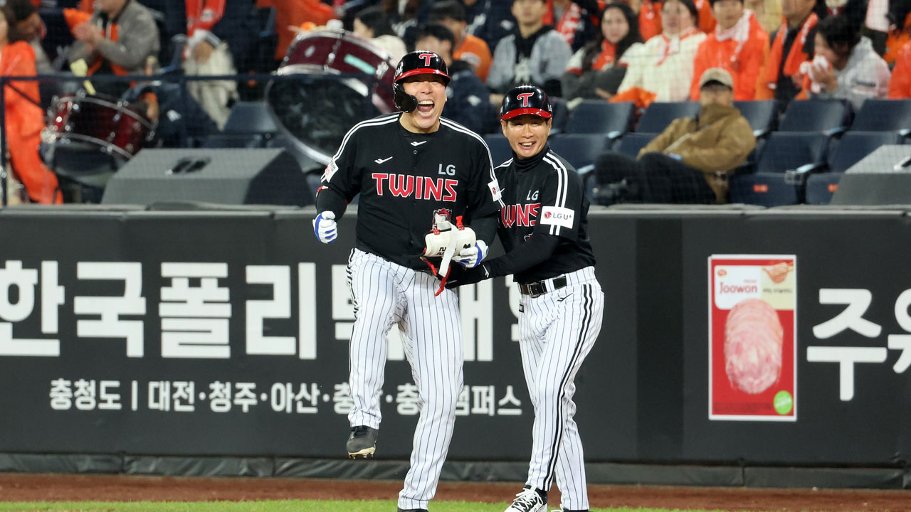 '김현수 역전 결승타' LG, 2년 만의 통합우승까지 단 '1승'