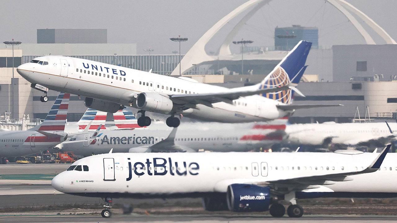 미국 플로리다 착륙 여객기 랜딩기어서 시신 2구 발견