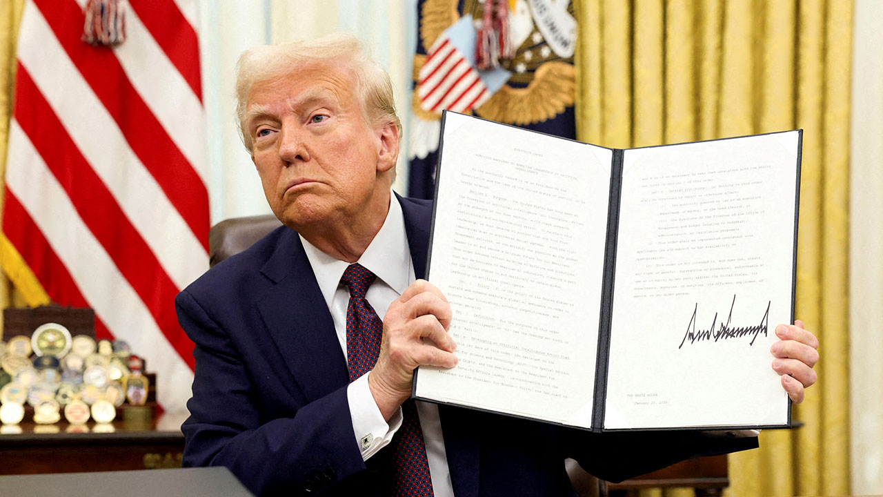 백악관 "정부보조금 집행 보류" 지시‥법원개입으로 일단 제동 