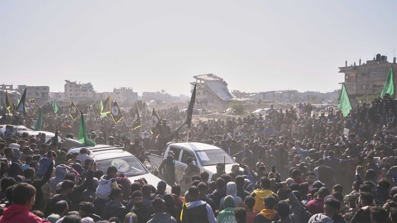 하마스 억류 8명 3차 석방팔 군중 인질 위협도