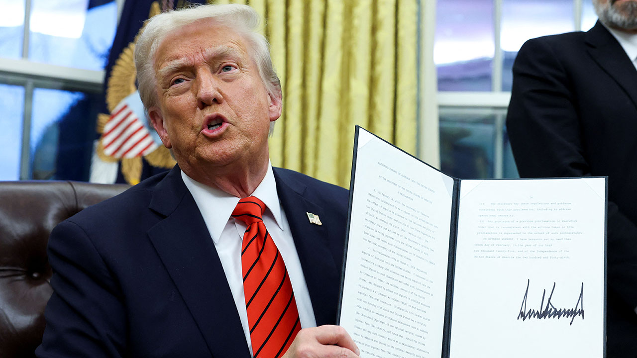 트럼프, 철강·알루미늄 25% 관세 발표‥"반도체·車도 검토"