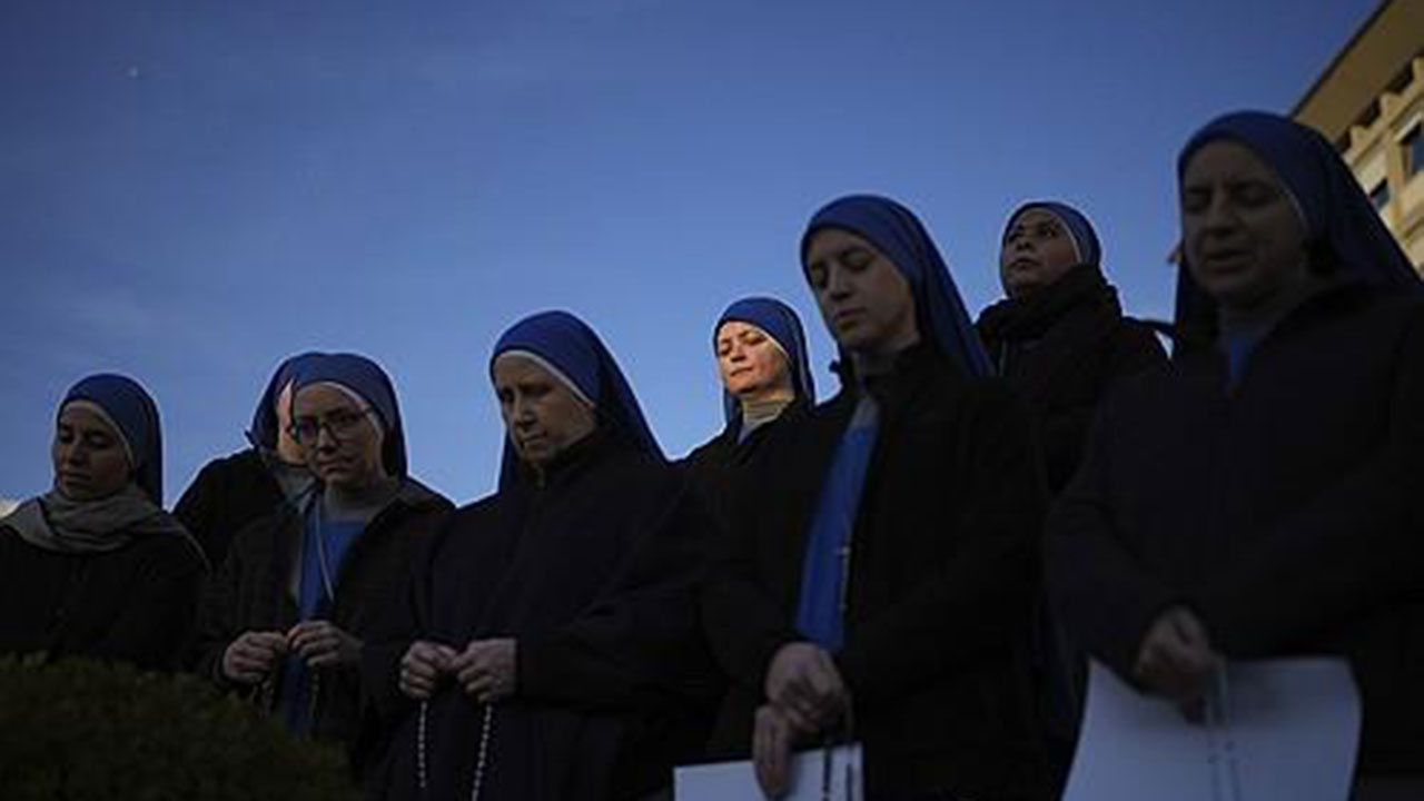 교황청 "교황, 일시적 호흡 위기 겪어"