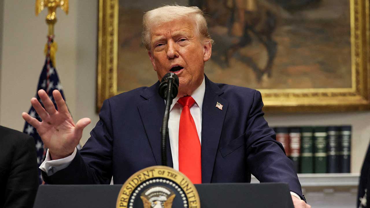 트럼프, 中에 '10%+10% 관세' 서명‥멕·加에 25% 부과도 강행