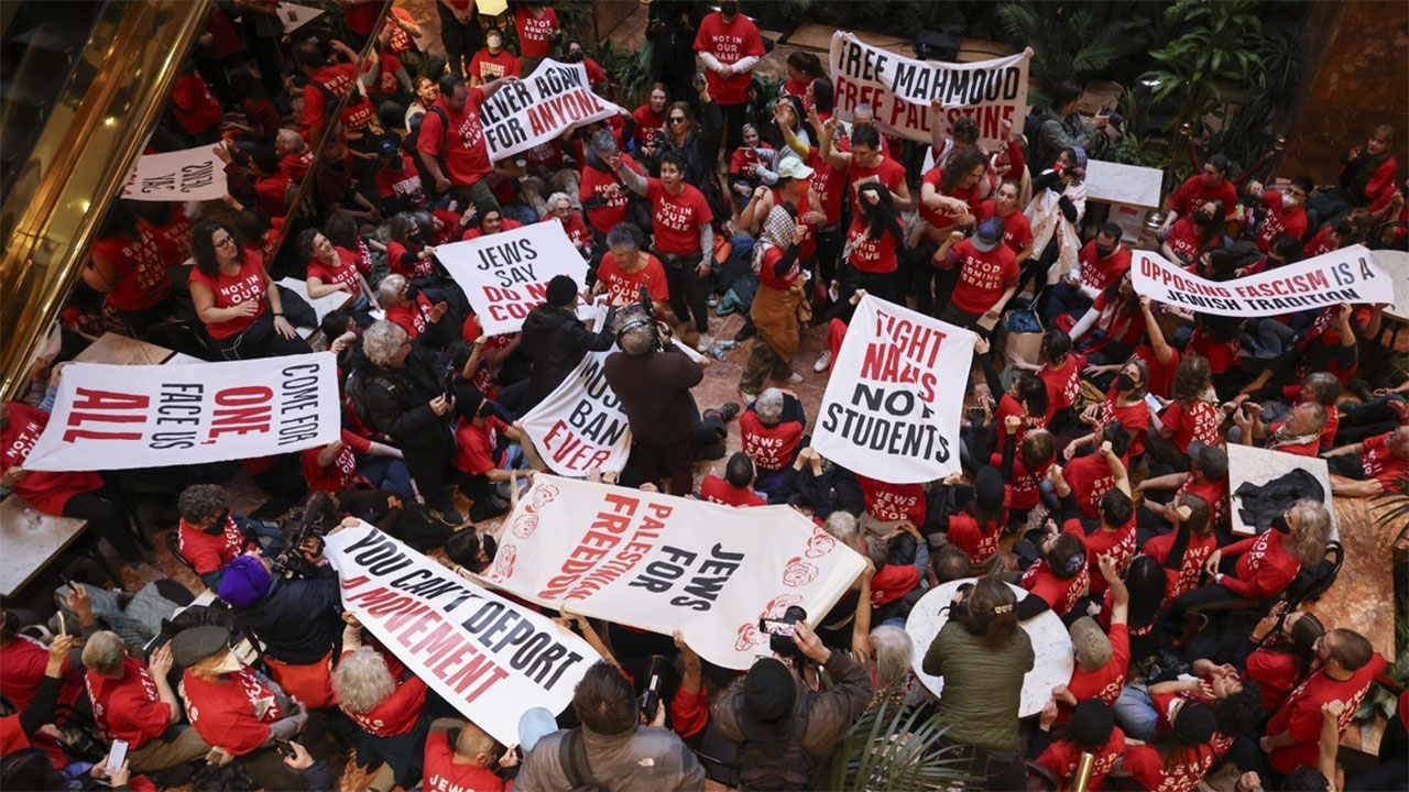 '이민당국 규탄' 시위자, 뉴욕 트럼프타워서 농성‥98명 체포