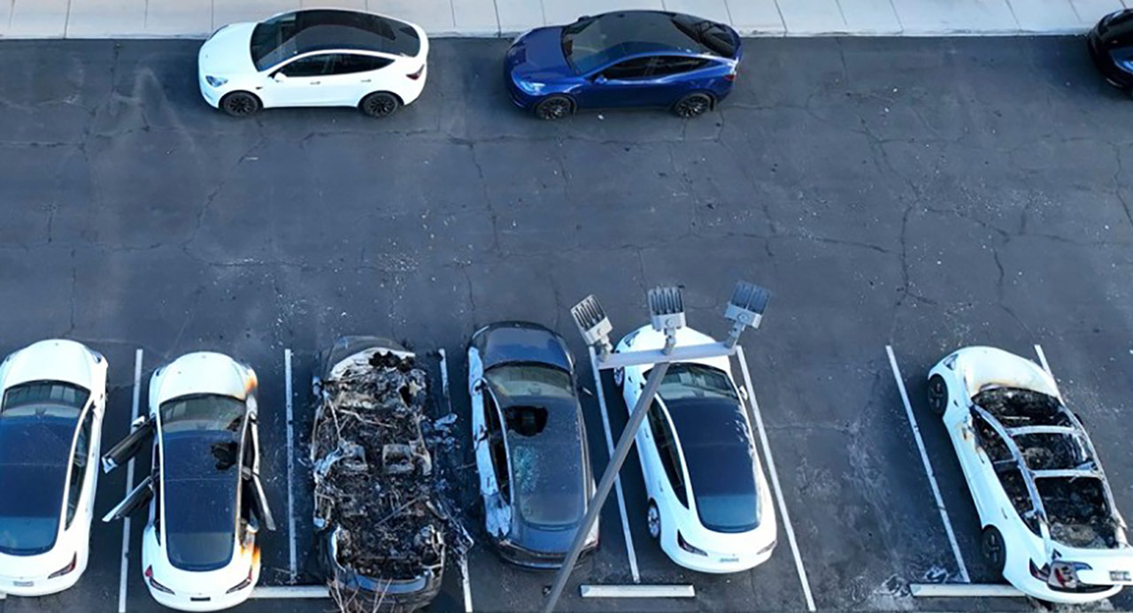 CCTV에 '탕탕' 총 쏘더니 테슬라에 화염병 던져‥범인은 한국계 [World Now]